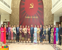 Phó Bí thư Thành ủy Nguyễn Văn Phong tiếp đoàn đại biểu Hội Liên hiệp phụ nữ Thủ đô Viêng Chăn